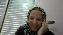 Зрелая арабка мастурбирует на веб камеру