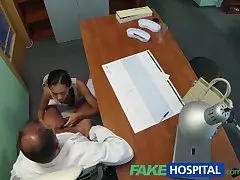 FakeHospital Русская цыпочка предоставляет врачу сексуальные услуги
