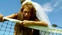 Грудастая невеста трахается в парке с фотографом